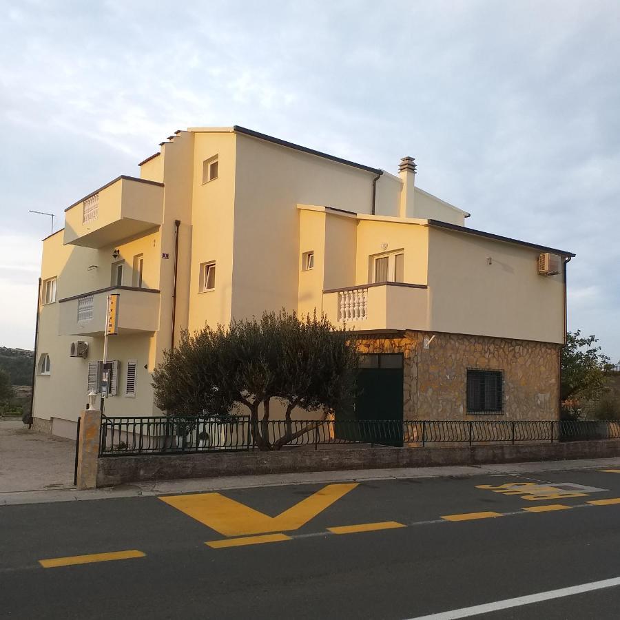 Apartments Mira Jadrtovac Екстер'єр фото