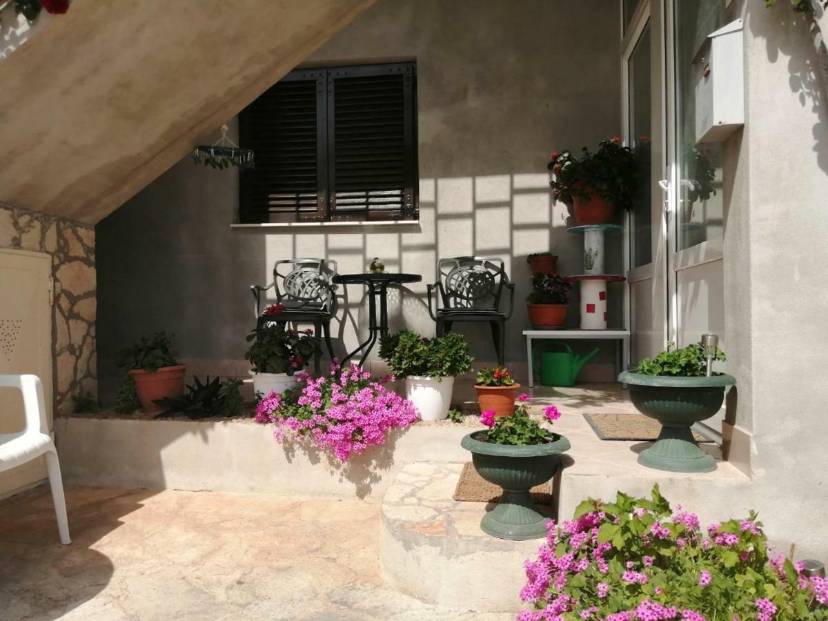 Apartments Mira Jadrtovac Екстер'єр фото